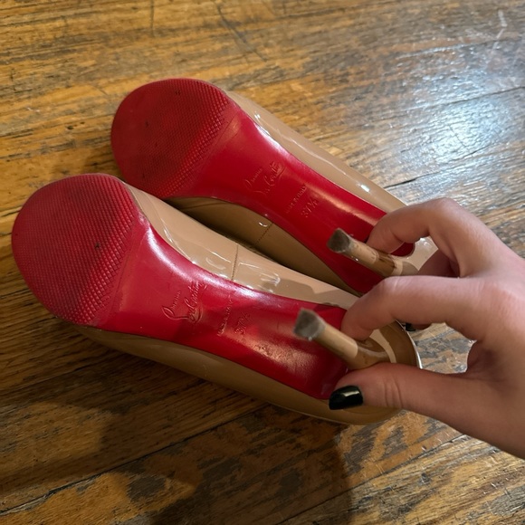 Christian Louboutin Nude Pumps. - Picture 4 of 8